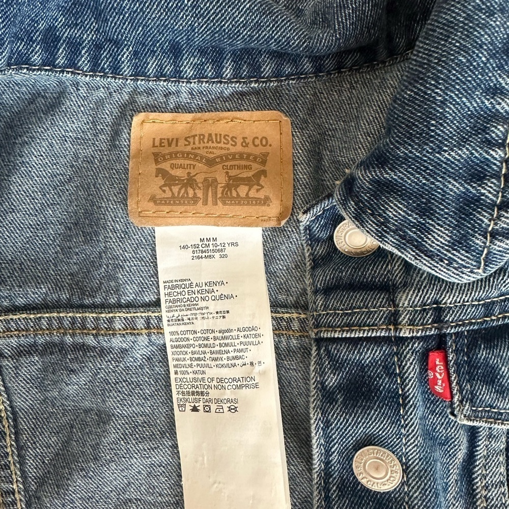 Levi's Kids Blue Jean Jacket Classic Denim Style sz: Medium - Picture 3 of 4